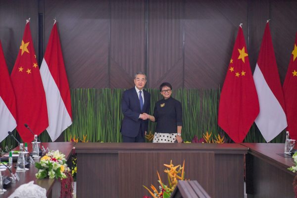Wang Yi meets with Indonesian FM in Jakarta