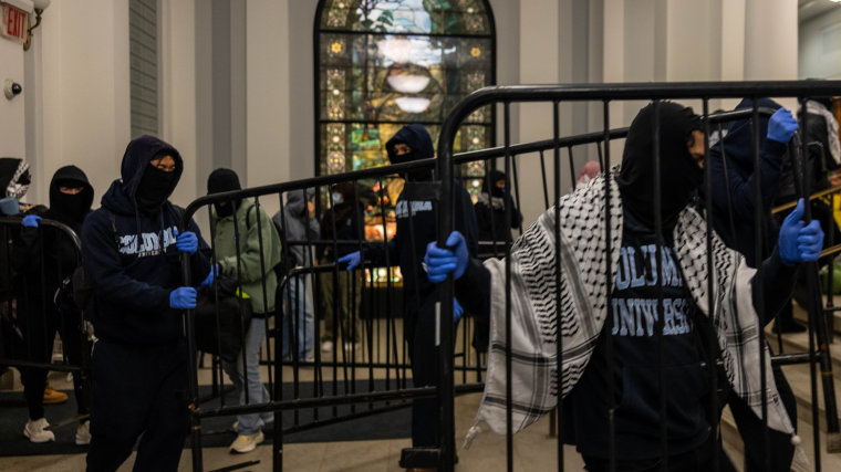 Police enter New York's Columbia University campus amid protests