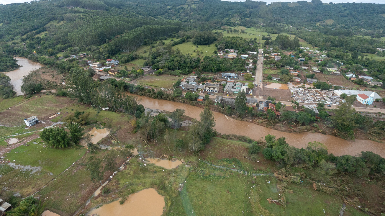 10 dead, 21 missing after heavy rains in Brazil
