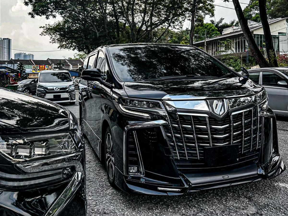 Alphard / Vellfire Chauffeur Service within KL (10Hours)