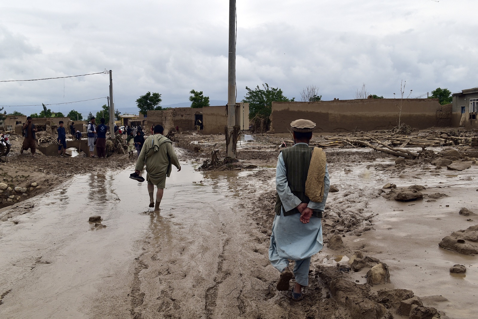 Flash floods kill over 300 people in northern Afghanistan, UN says