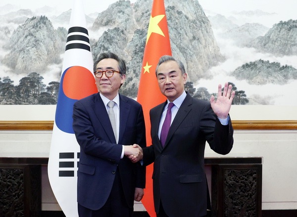 China, ROK seek to improve ties as its foreign minister visits Beijing