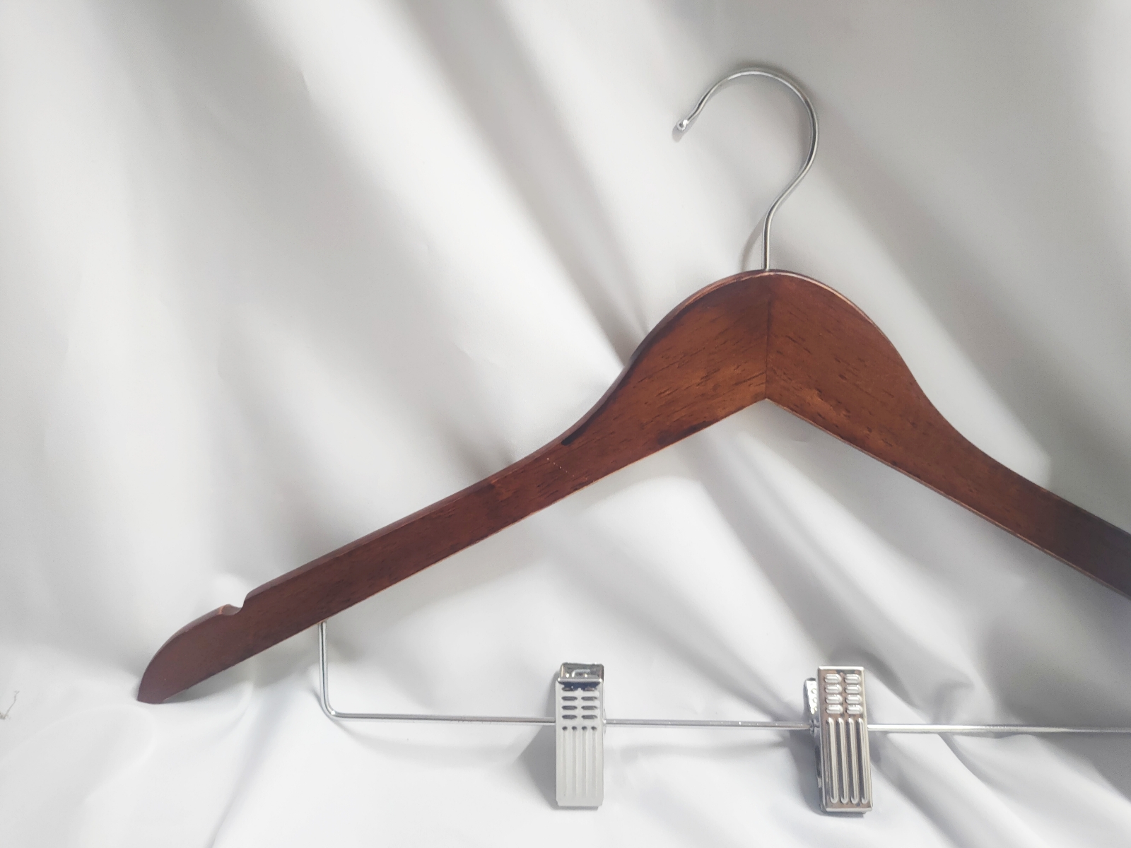 Model: 8022 Walnut Hanger With Clip