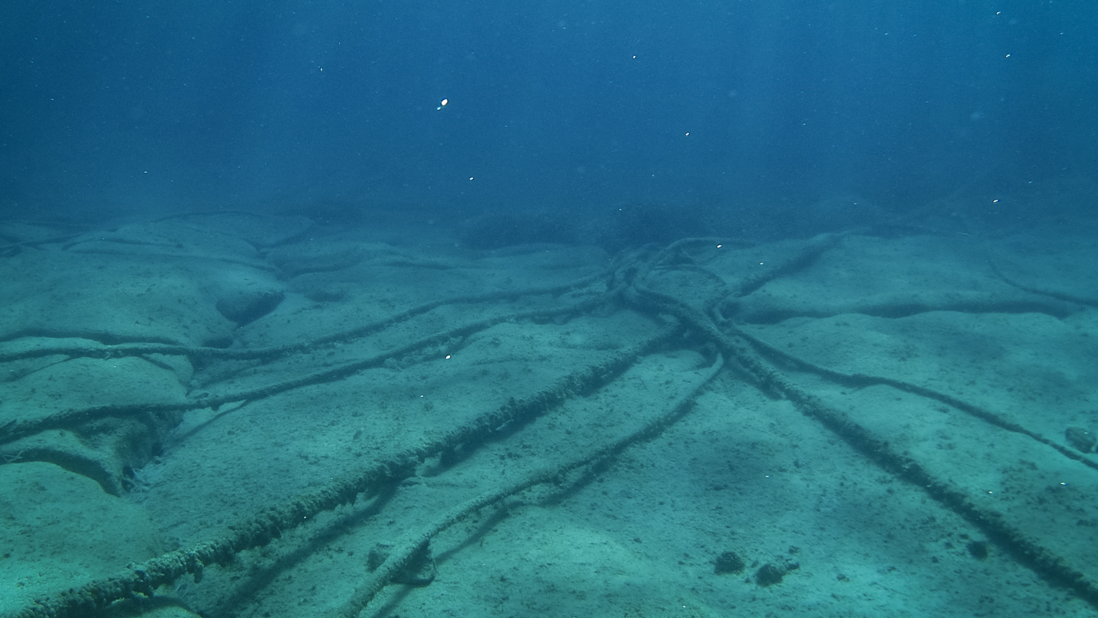 Chinese-developed robot buries its first seabed cable