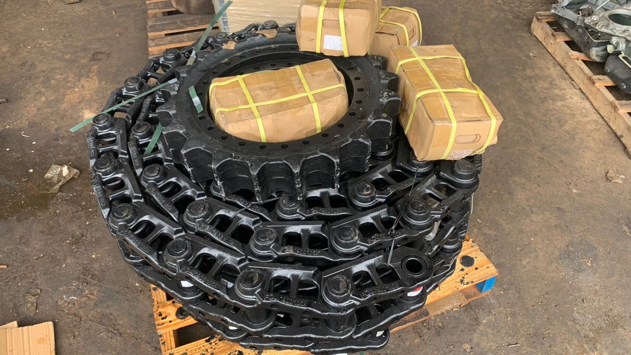 JCB JS205 TRACK LINK & SPROCKET 