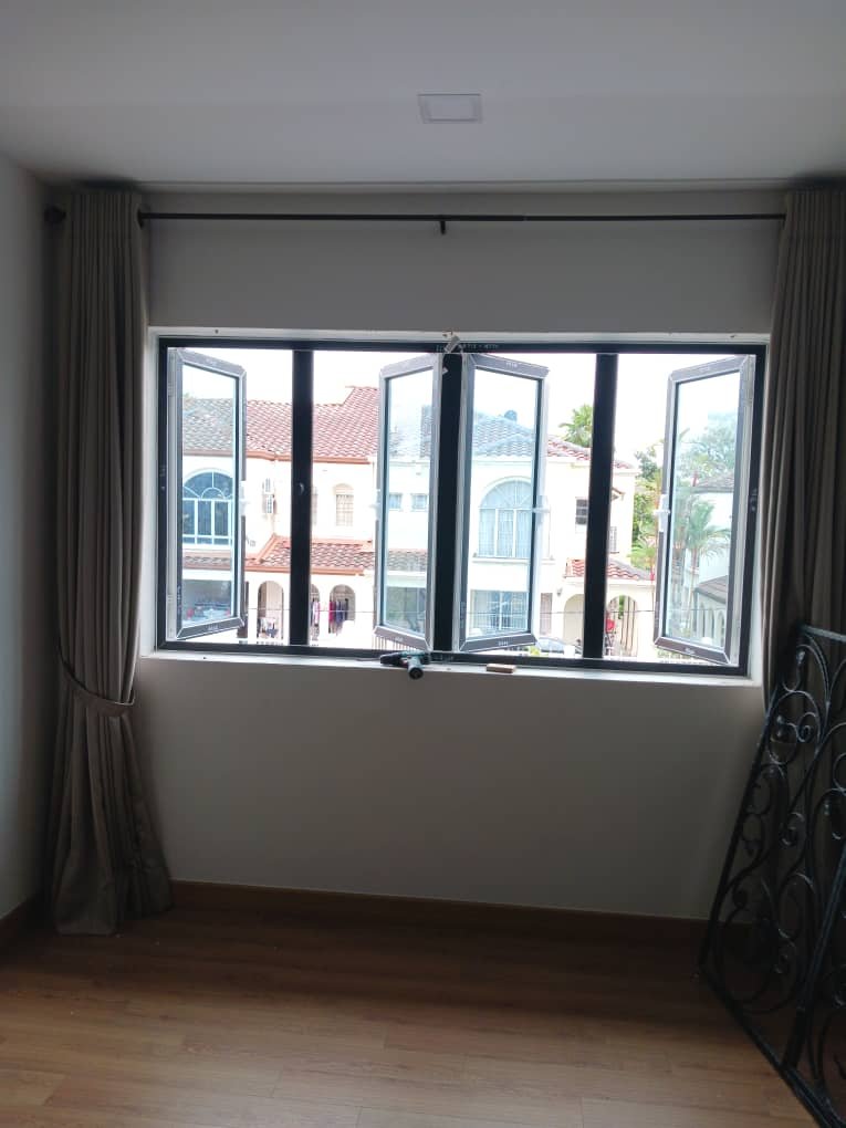 MULTIPOINT CASEMENT WINDOW