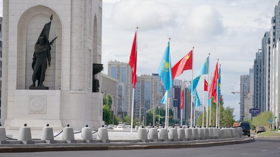 Chinese, Kazakh presidents sign joint statement on ties