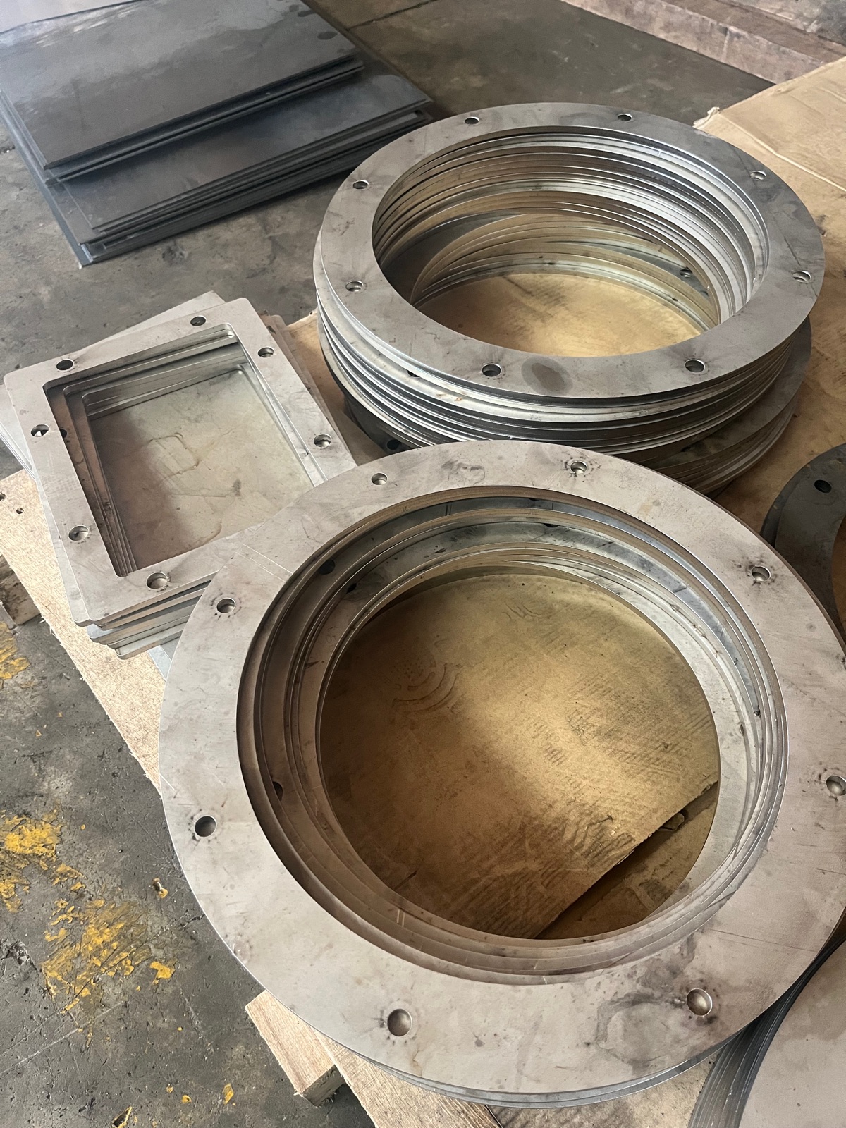 SS 304 Rect & Round Flanges (Custom Made)