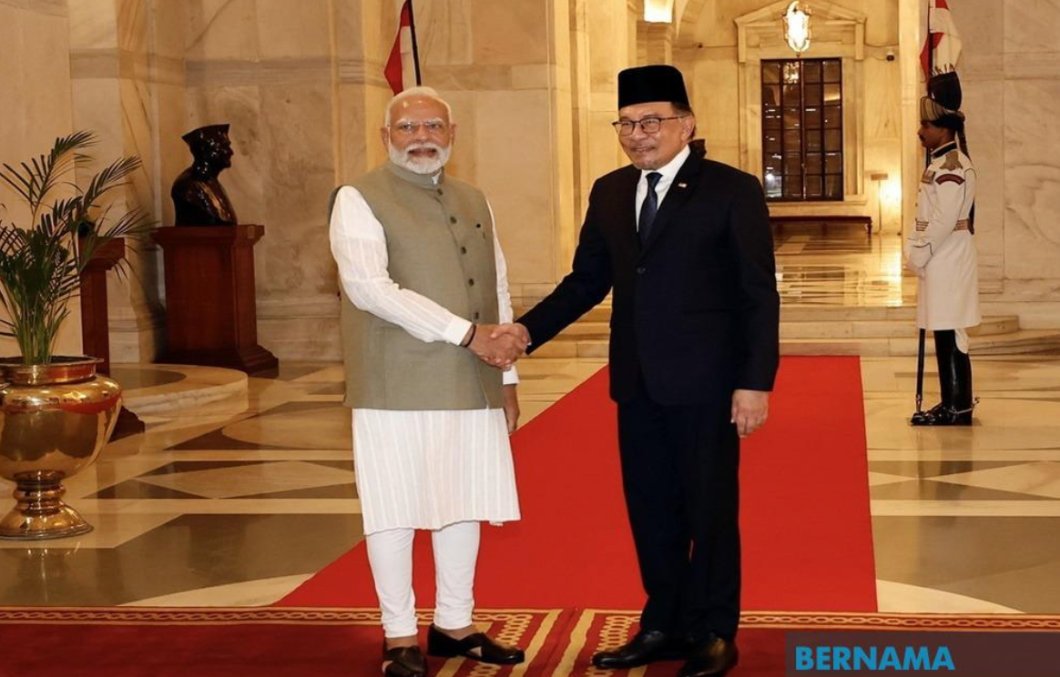 Anwar accorded ceremonial welcome at Rashtrapati Bhavan