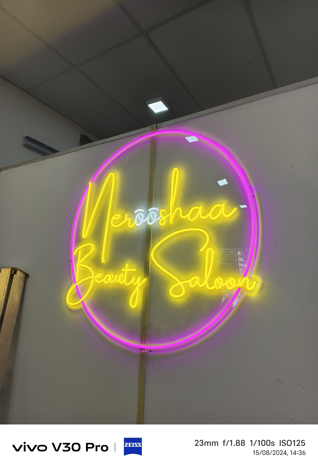 Neon led sign beauty saloon