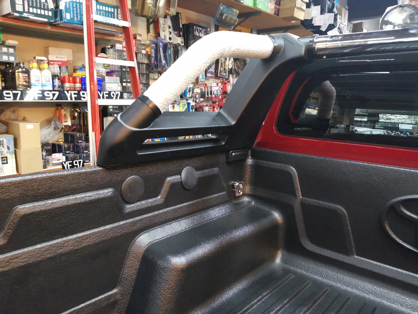 HILUX ROOL BAR