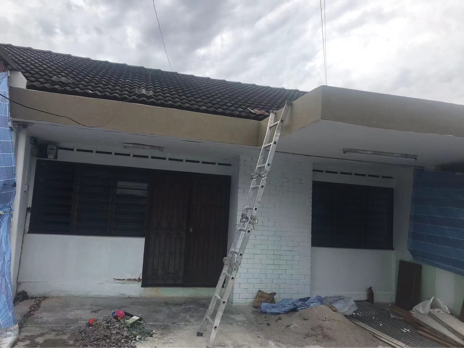 Progress done:(single storey house)-1)To dismantle old awning,supply and install new mild steel pergola awning Acp panel paint 2)To cleaning works - Klang Jaya 