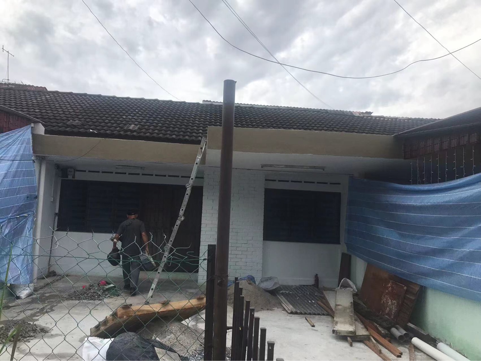 Progress done:(single storey house)-1)To dismantle old awning,supply and install new mild steel pergola awning Acp panel paint 2)To cleaning works - Klang Jaya 