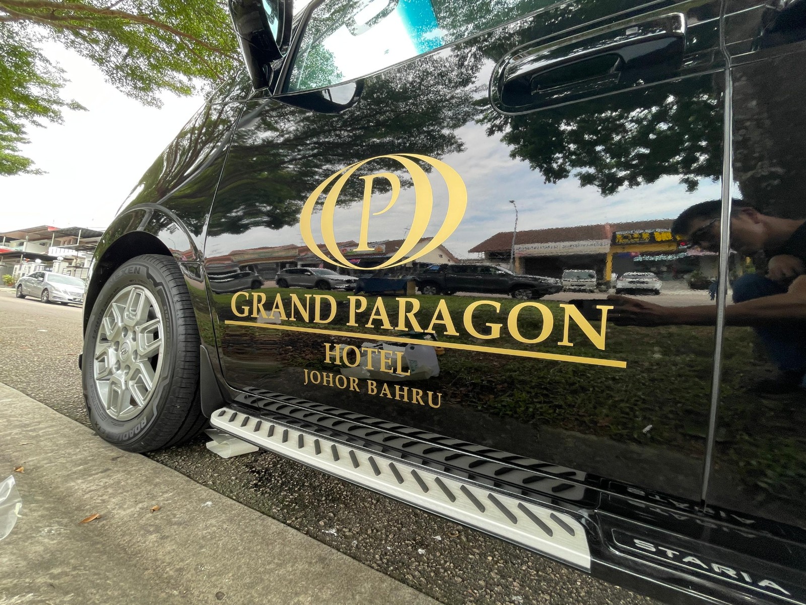 GRAND PARAGON VAN STICKRER