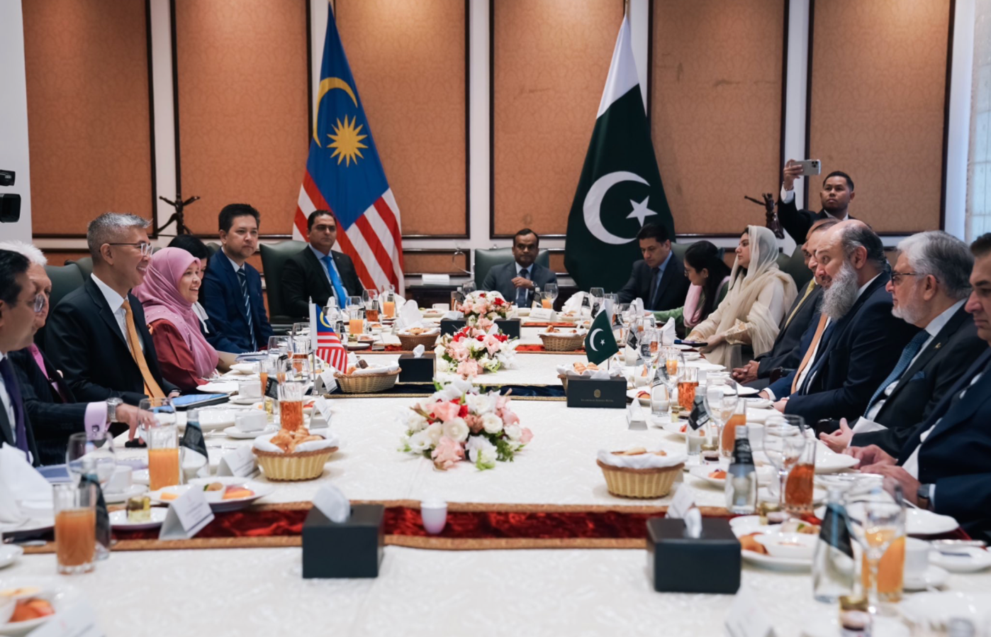 Anwar's Pakistan State Visit Secures RM2.65 Bln In Trade Deals - Tengku Zafrul