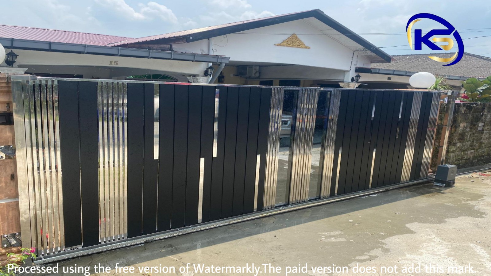 Sliding Gate No15,Lorong Ria,Kampong Melayu Majidee,JB (1)