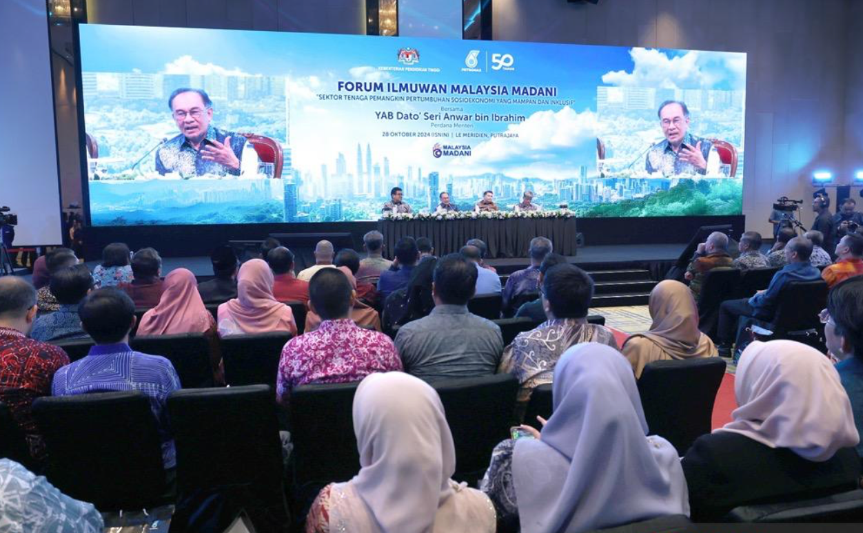 Gov't Aims For All-EV Fleet For ASEAN Leaders Under Malaysian Chairmanship - Anwar