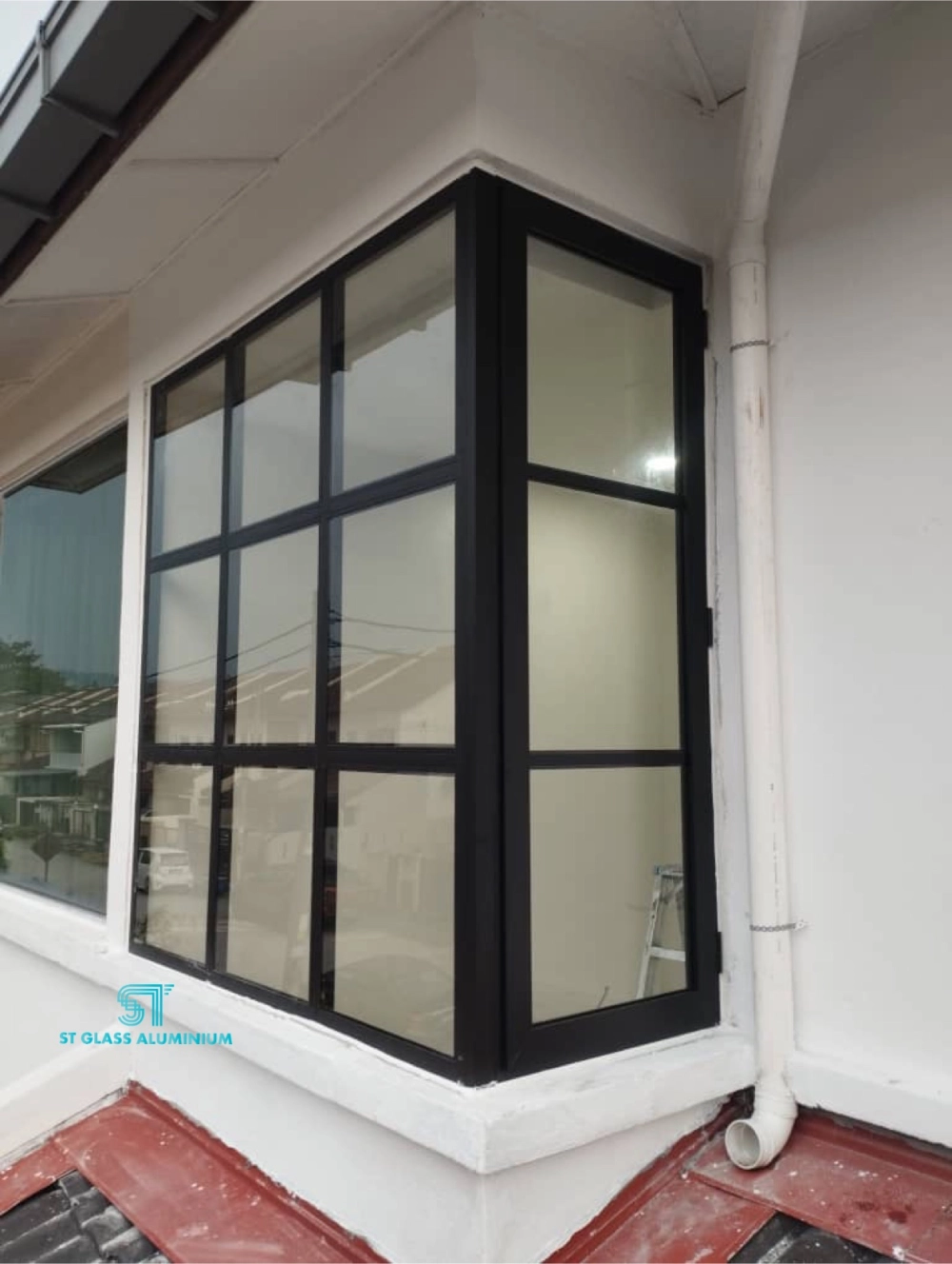 Fixed Glass With Multipoint Window WINDOW SERIES MULTIPOINT CASEMENT ...