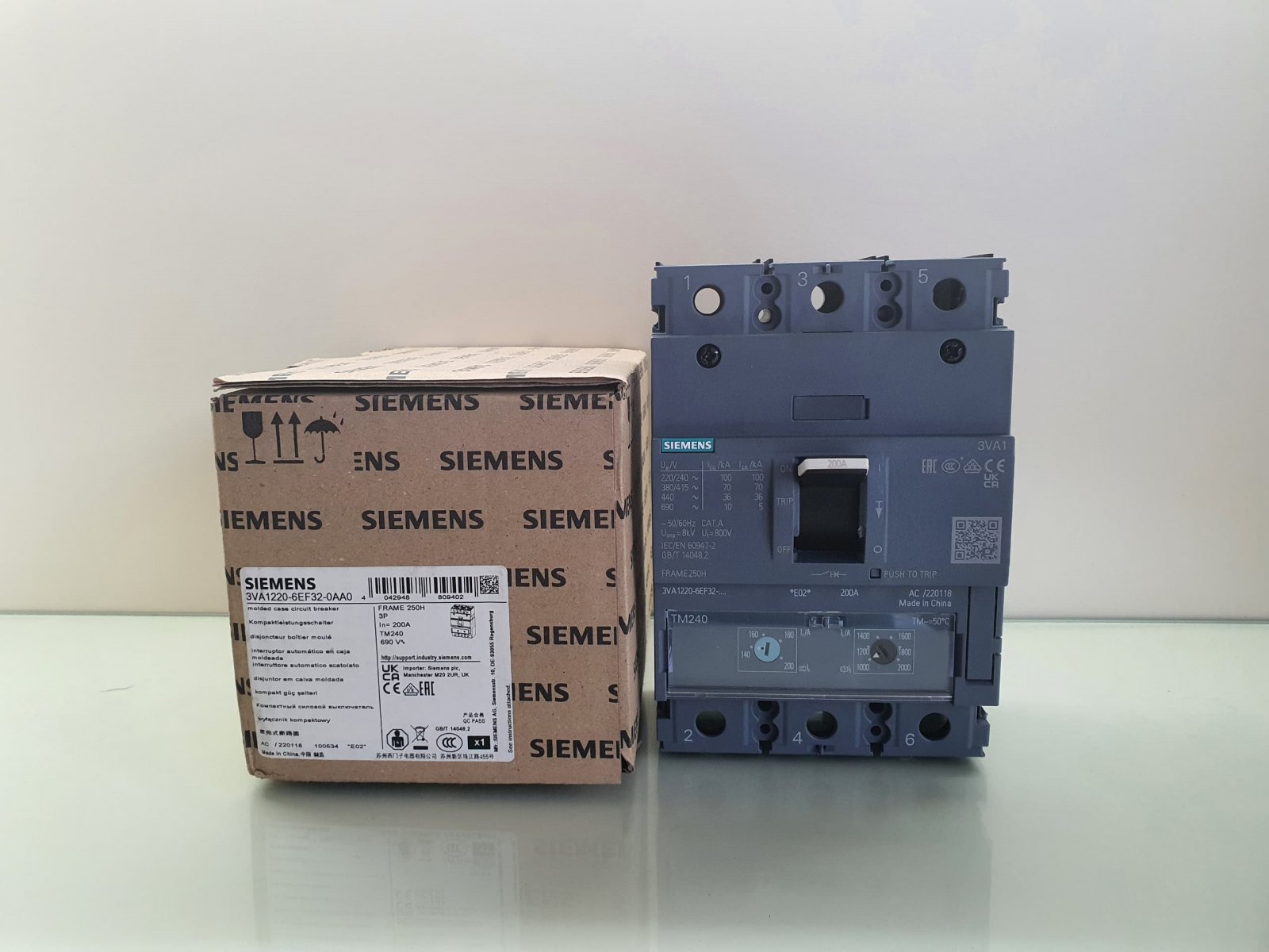 SIEMENS 3VA1220-6EF32-0AA0 250A CIRCUIT BREAKER