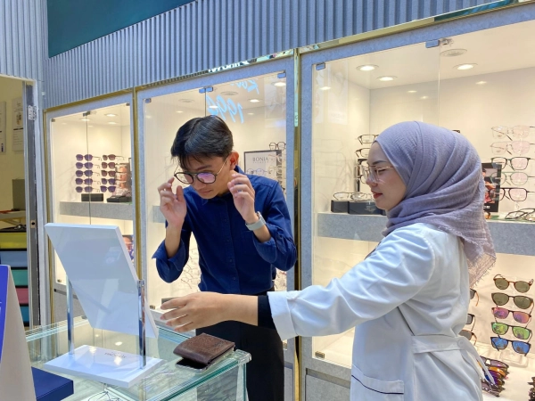 Consultation Frame and Lens