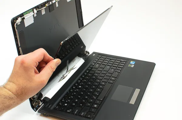 Laptop LCD Screen Replacement Service