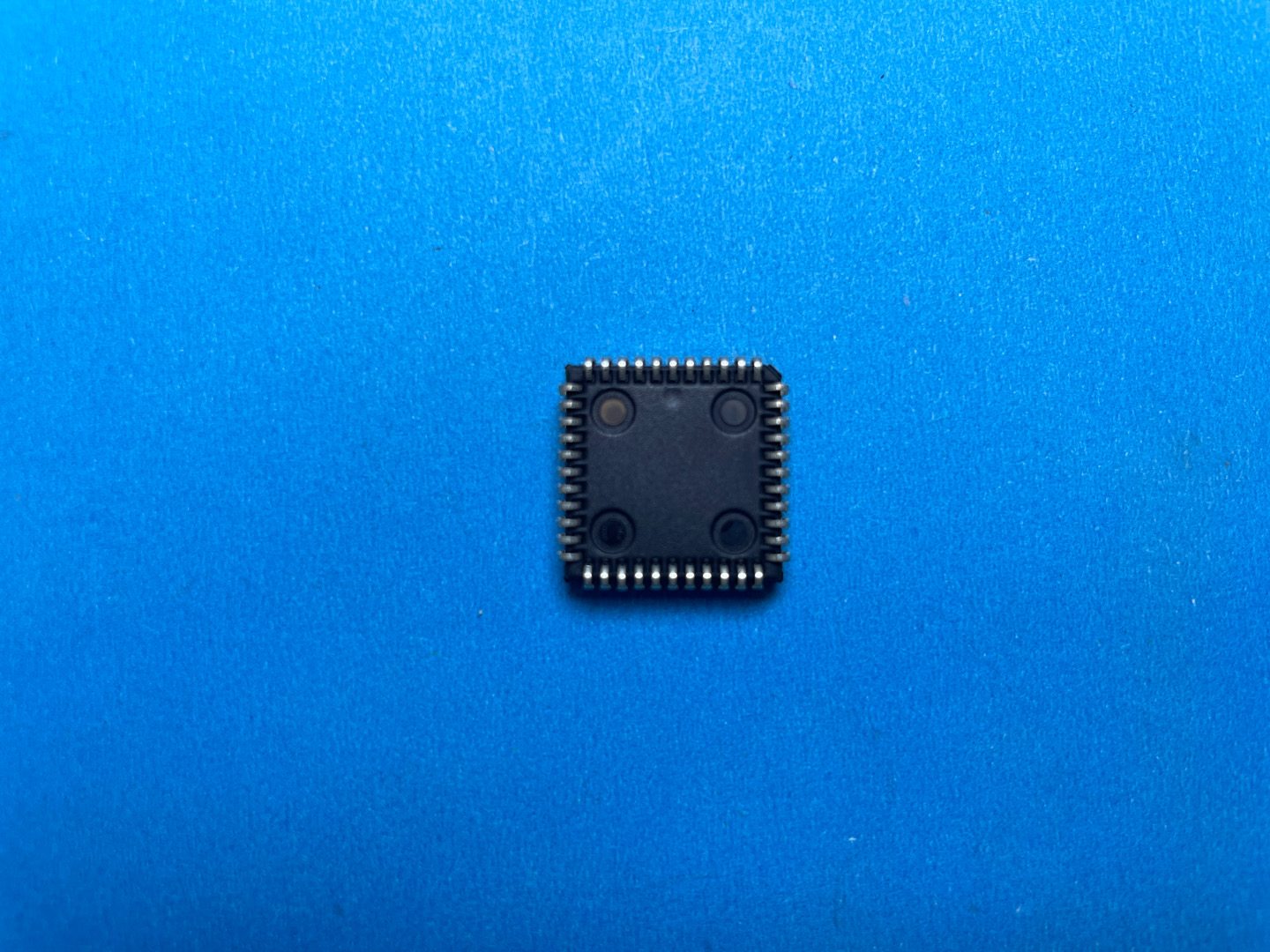 EPM7064SLC44-10N