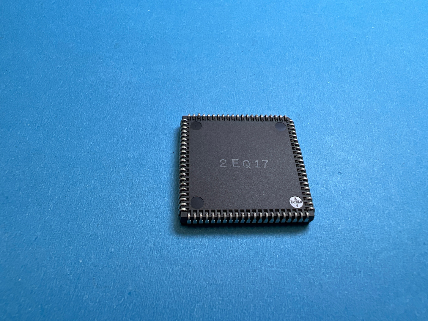 UM82C206L