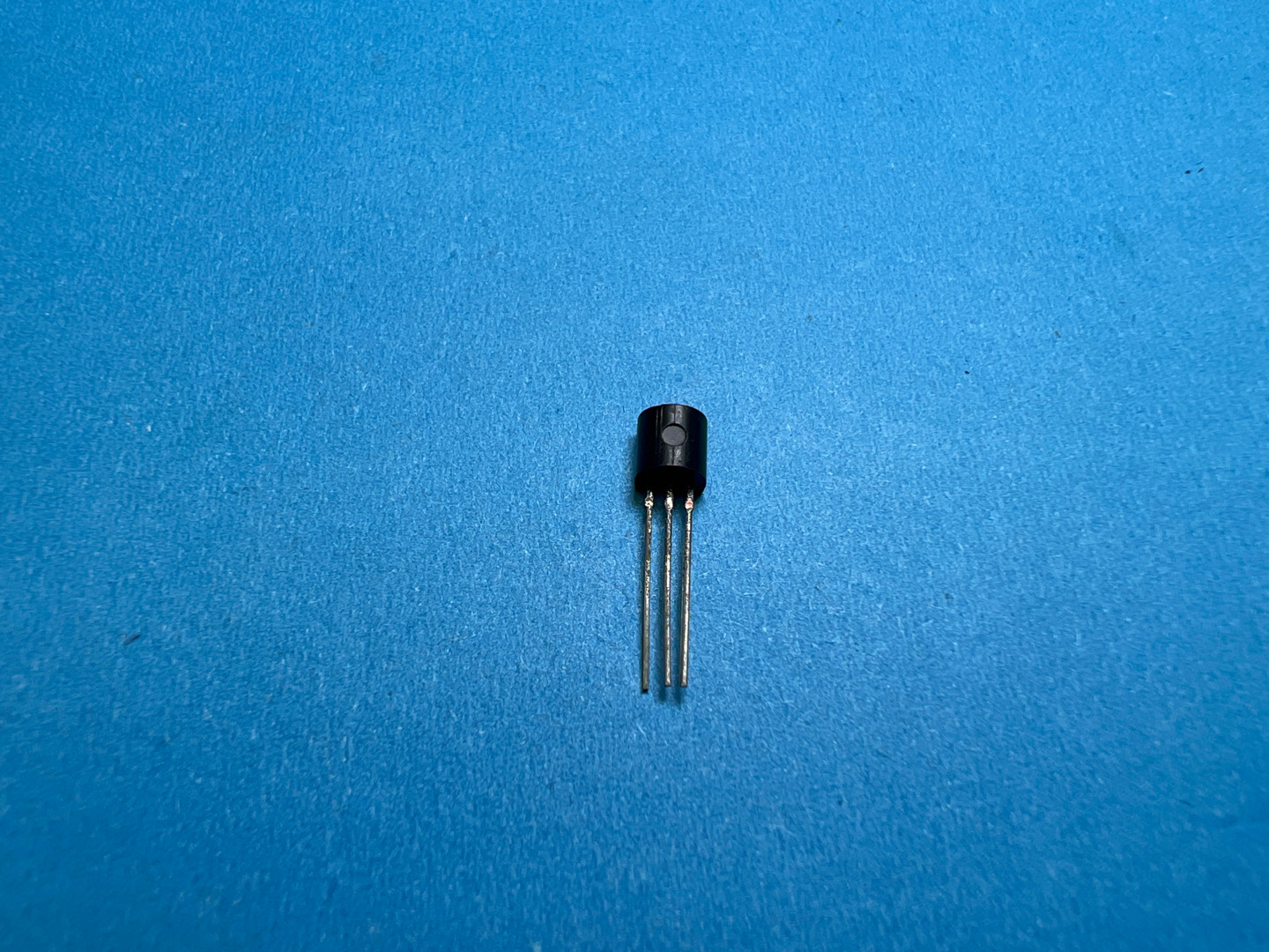 2N5447