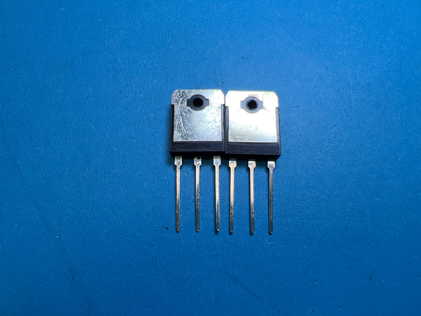 2SA1695 /2SC4468