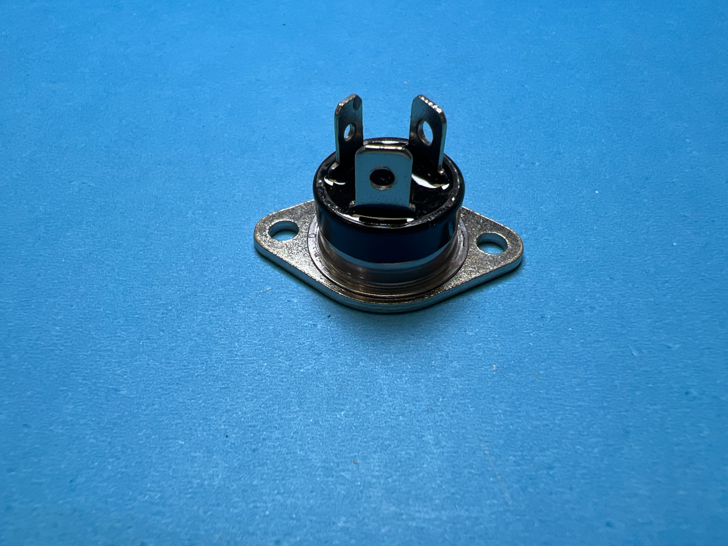 BTA40-700B