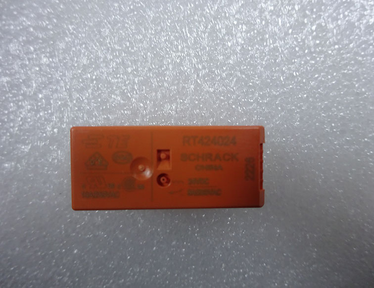 RT424024 With the base 24V 8A 8PINS
