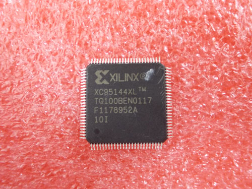 XC95144XL-10TQ100I