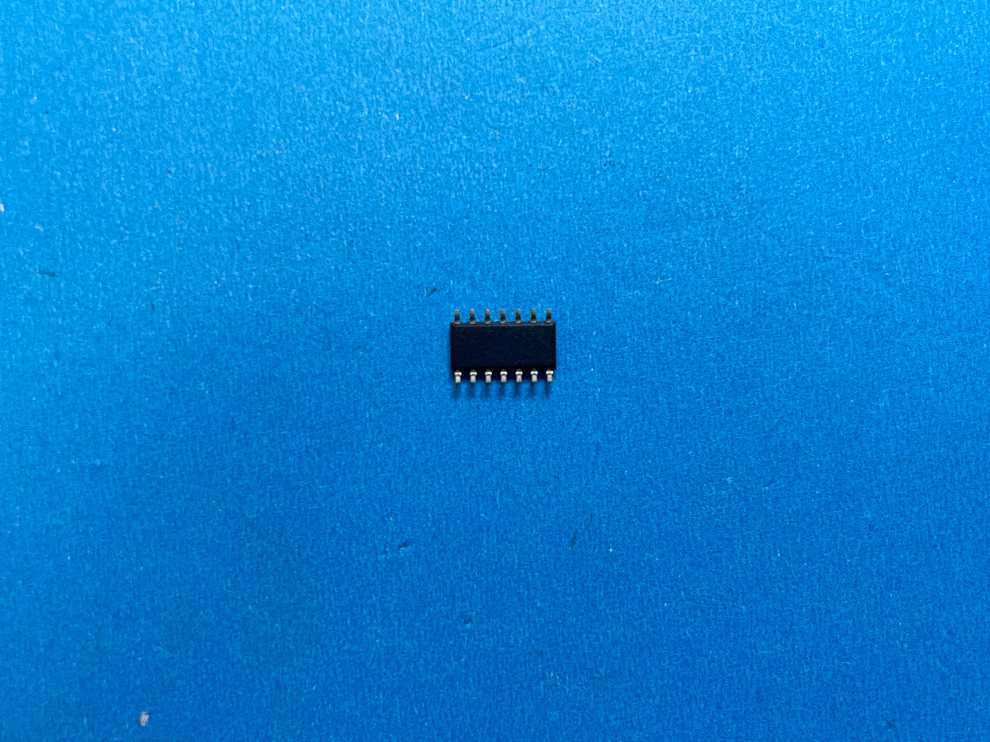HEF4011UBT
