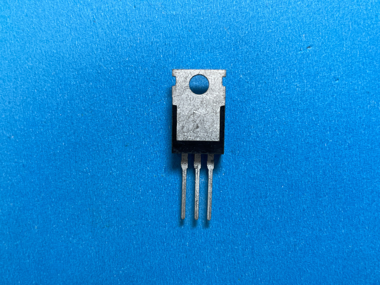 MC78T05CT