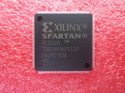 XCS20XL-4TQ144C