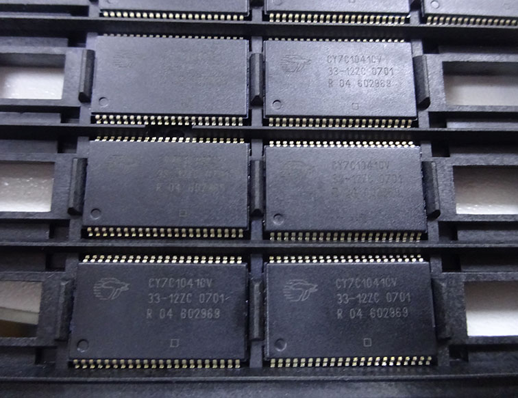 CY7C1041CV33-12ZC