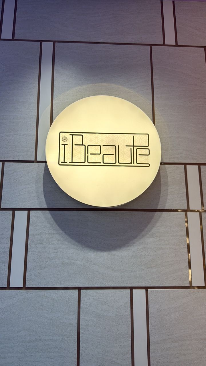 LED Frontlit Sign with Mirror Gold Lettering
