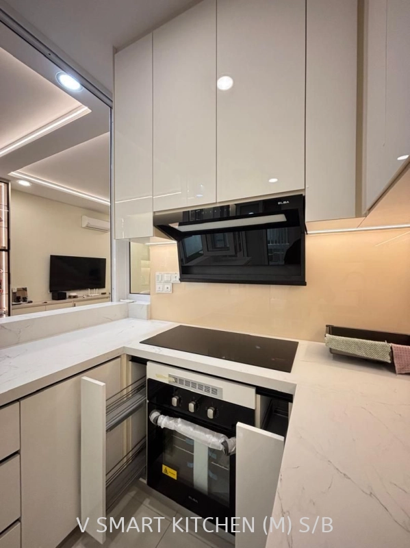 MINIMALIST WHITE GLASS | FULL HEIGHT CABINET