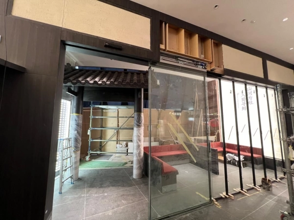 INSTALLATION AUTOMATIC SLIDING DOOR SYSTEM