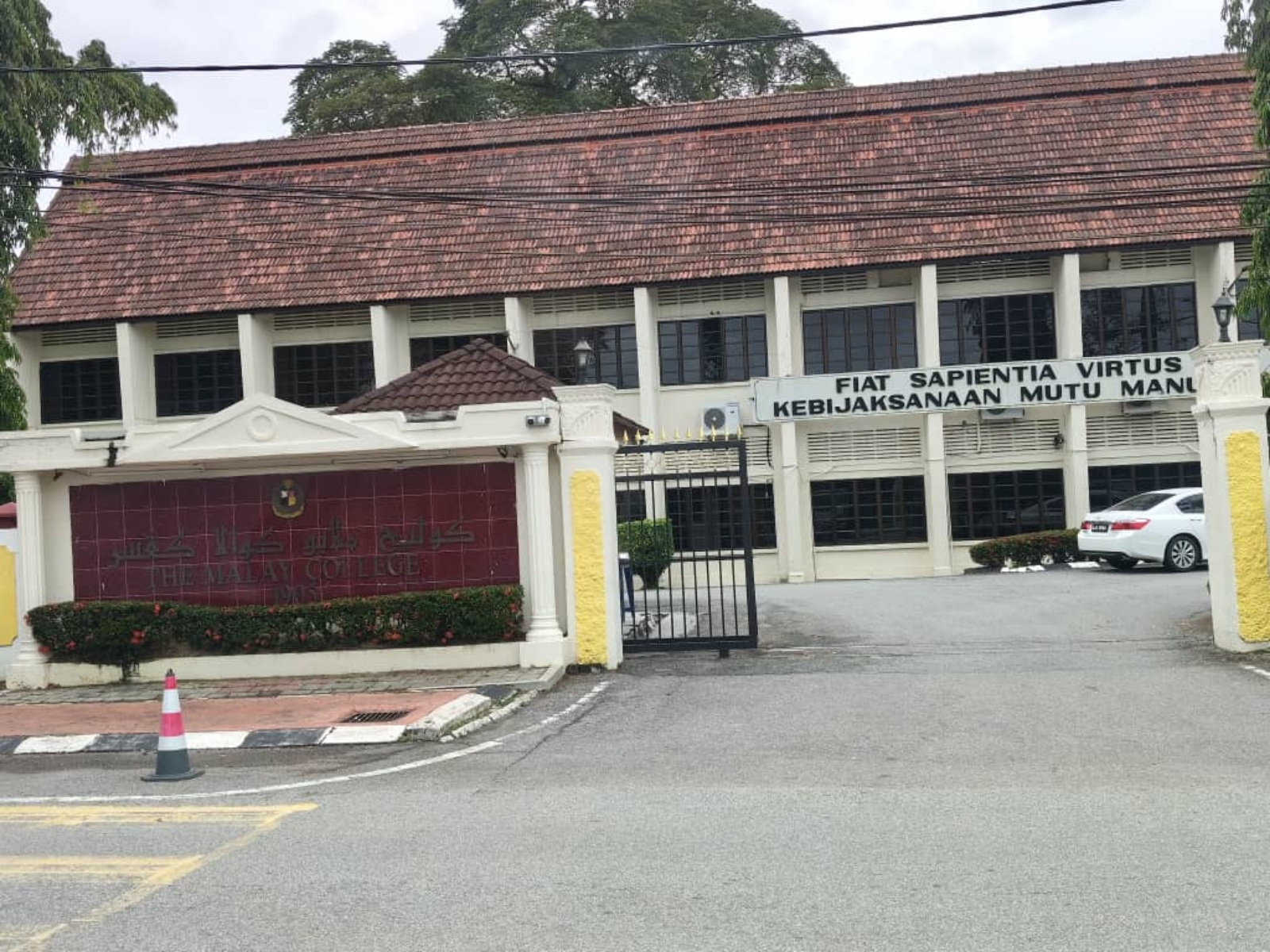 Deluxe N100ARD (150gallons) x 3units & Deluxe N70ARD (100gallons) x 2units Round Poly Tank @ Malay College Kuala Kangsar (MCKK), Bandar Di Raja, Perak
