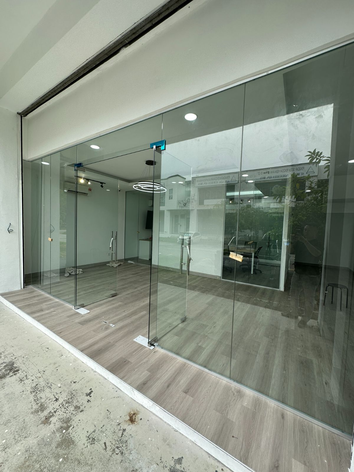 TEMPERED GLASS WALL Batu Tiga