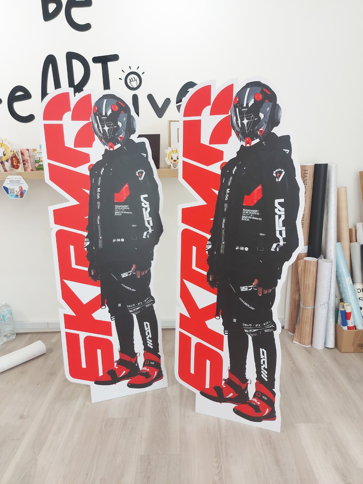 Human Standee with Back Support
