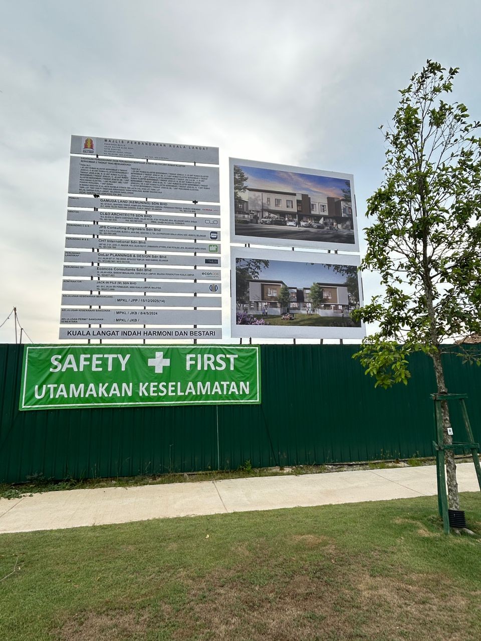 Project signboard and metal deck hoarding