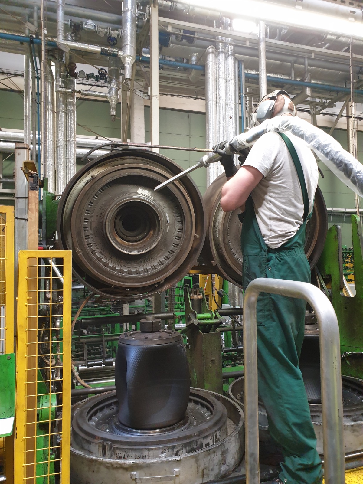 Dry Ice Blasting Services for Industrial Machinery Cleaning