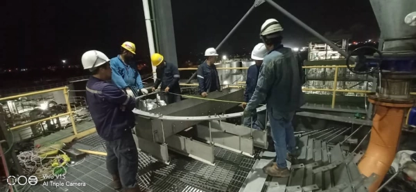 Packing Column and Distribution Pipe Installation