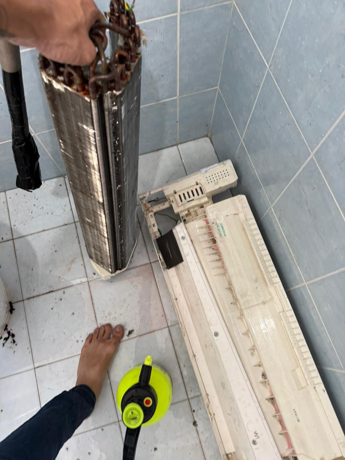 Chemical Overhaul & Top Up Gas @ Potong Pasir
