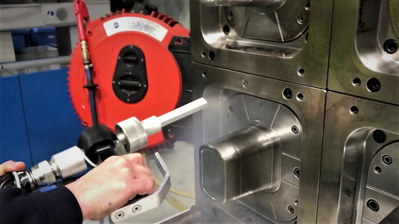 Dry Ice Blasting for Plastic Injection Mould Cleaning