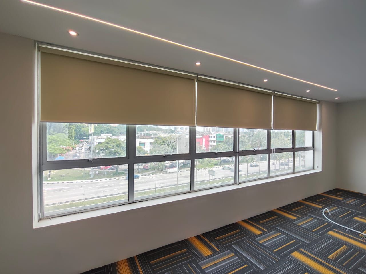 Roller Blind installation/ Pemasangan Roller Blind untuk office; Old Klang Rd, 58200 Kuala Lumpur, Federal Territory of Kuala Lumpur