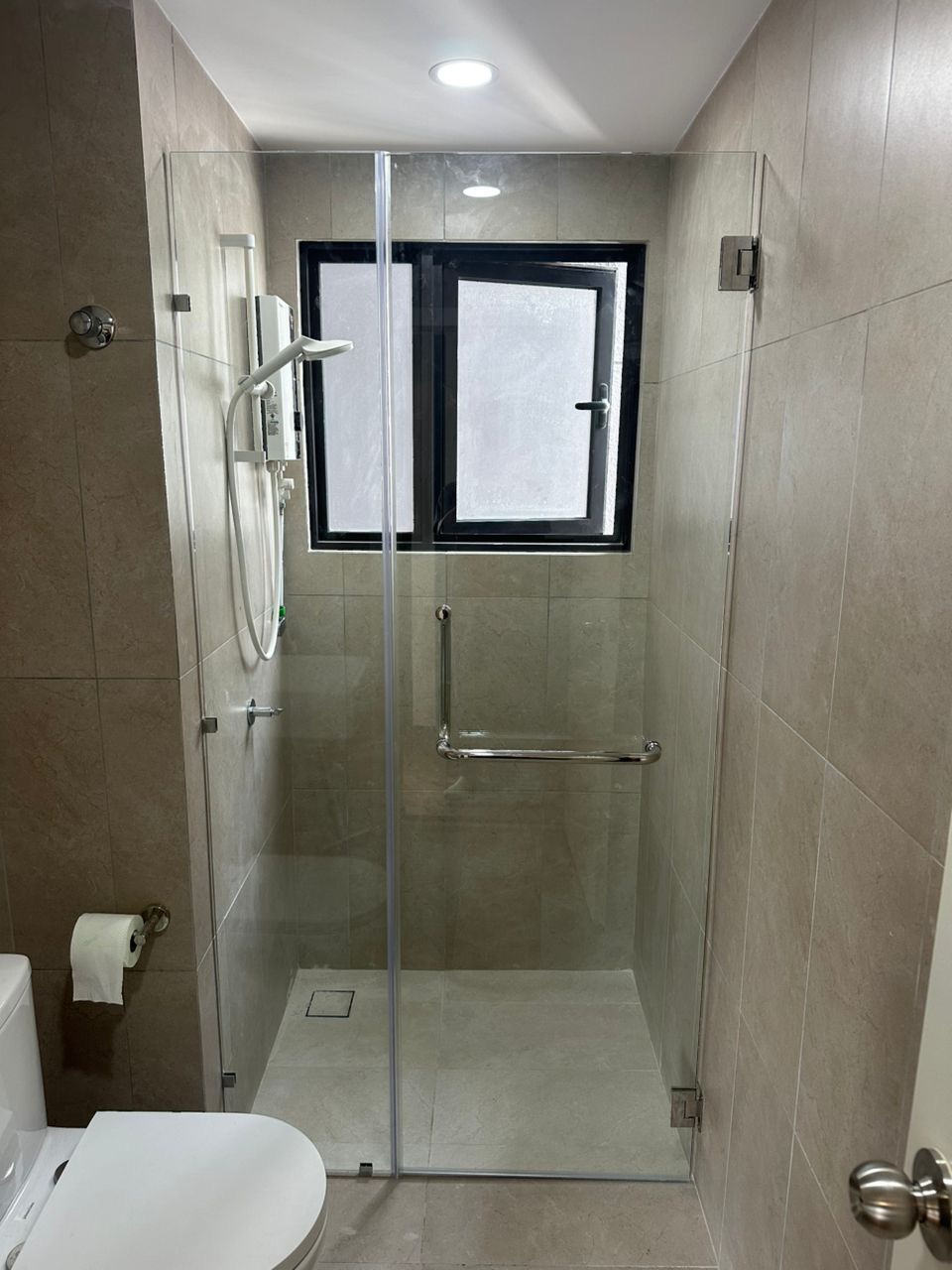 Shower Screen With Tempered Glass
