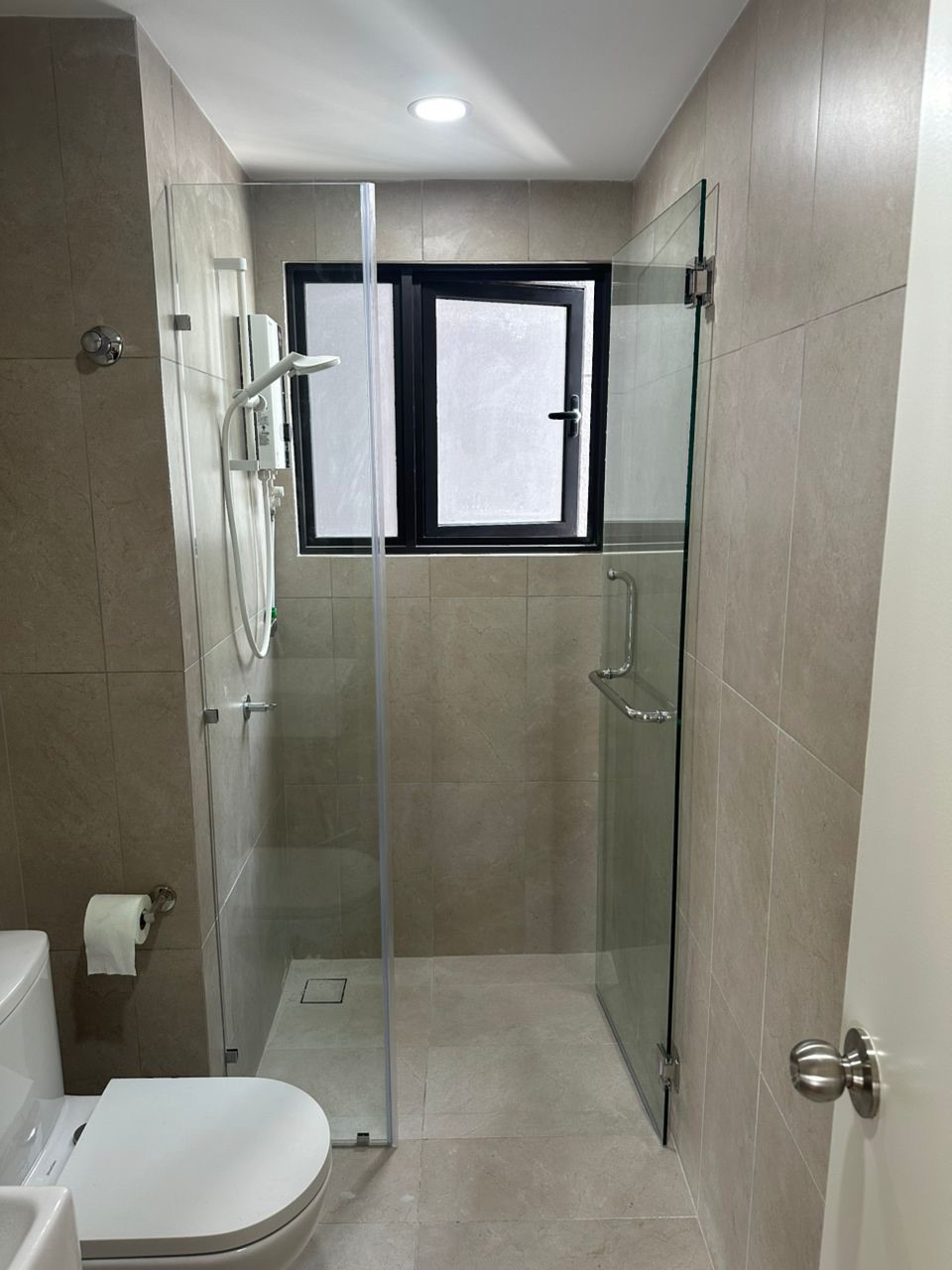 Shower Screen With Tempered Glass